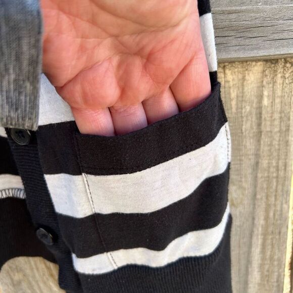 Love Culture cardigan sweater size small - Picture 6 of 9